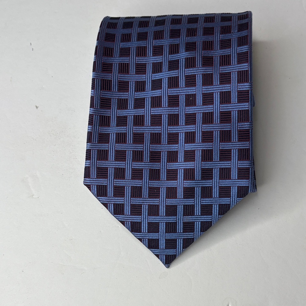 Valerie Garati Woven Pattern 100% silk hand made Tie